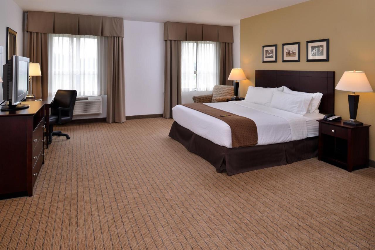 Holiday Inn Madison At The American Center By Ihg Екстер'єр фото