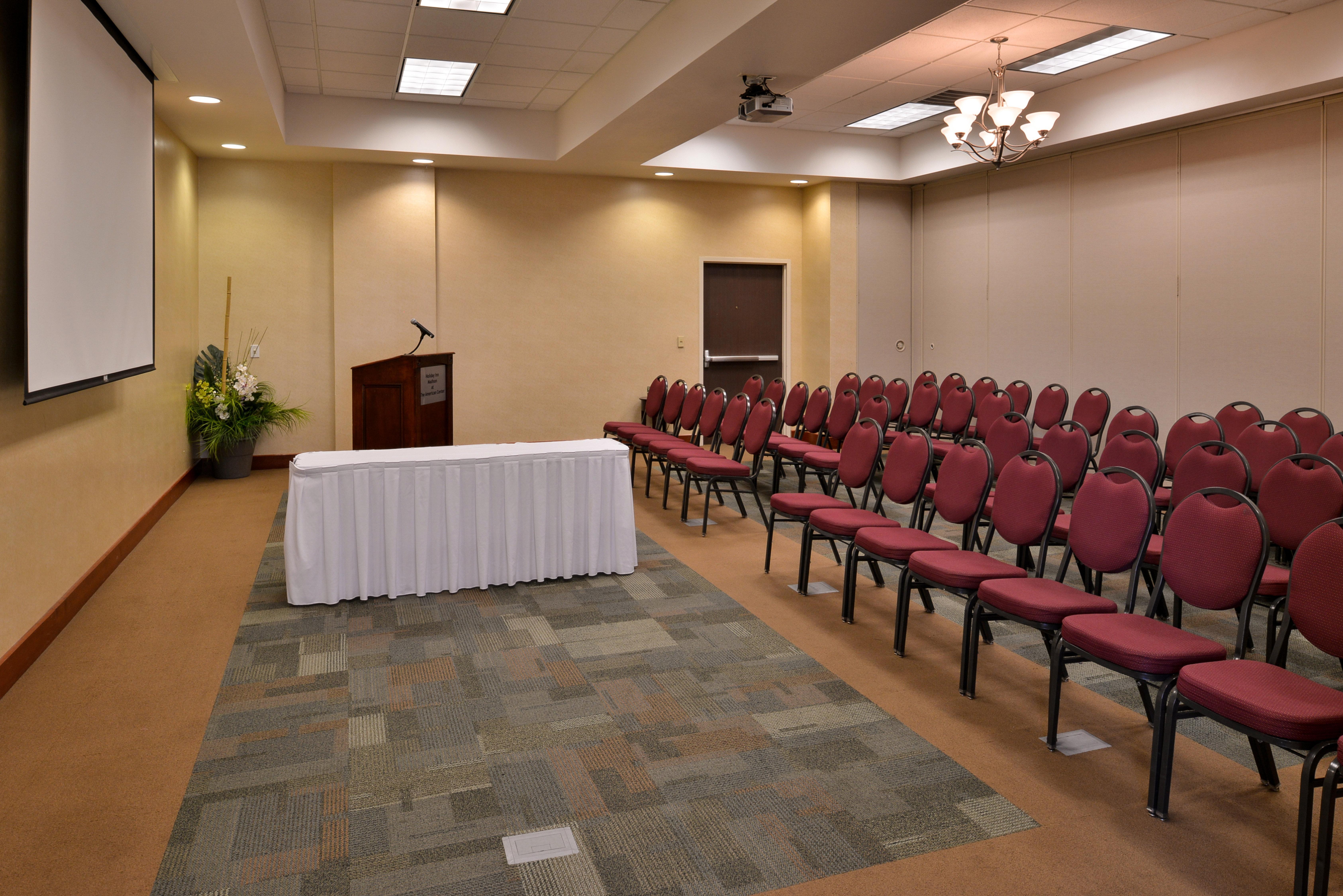 Holiday Inn Madison At The American Center By Ihg Екстер'єр фото