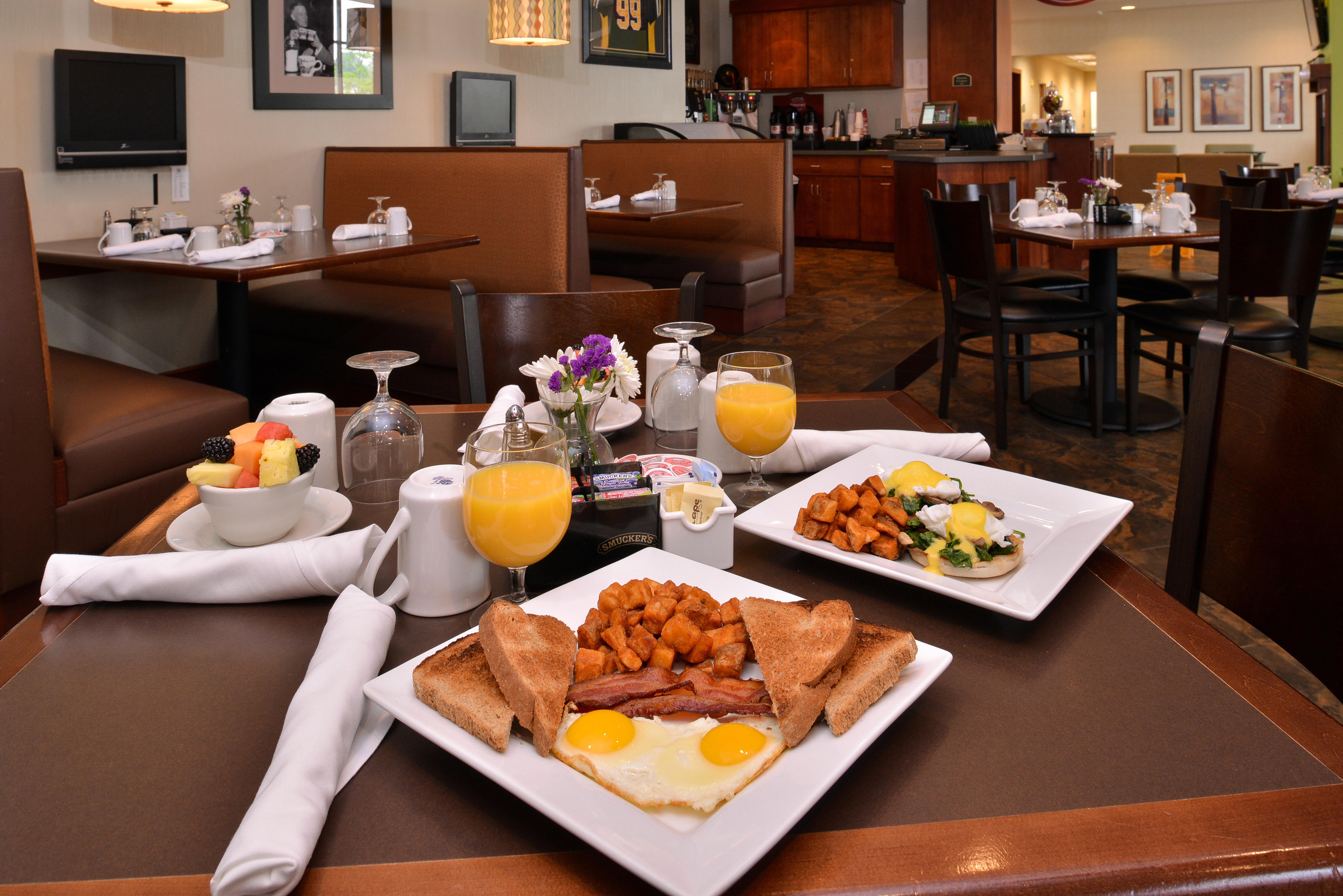 Holiday Inn Madison At The American Center By Ihg Екстер'єр фото