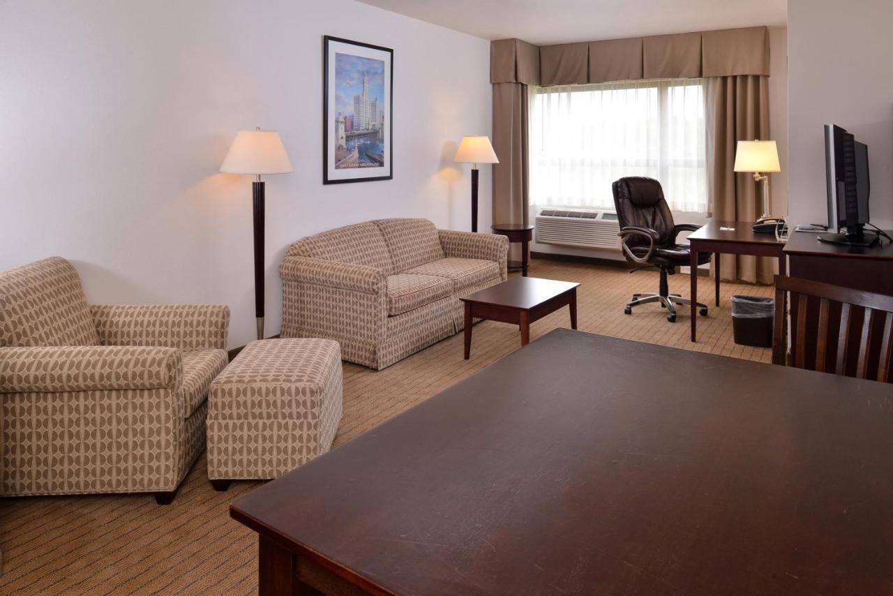 Holiday Inn Madison At The American Center By Ihg Екстер'єр фото